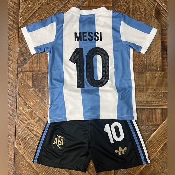New Lionel Messi Argentina 50th Anniversary kids Set - Picture 2 of 2
